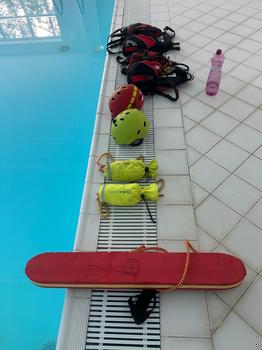 Žákyně PMP2 pokračují v plaveckém kurzu – tentokrát se učily záchranu tonoucího