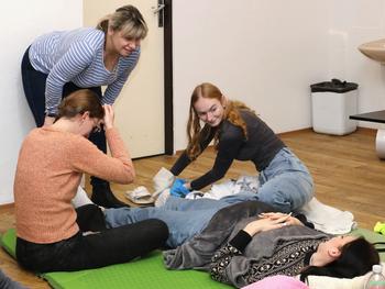 Workshop bazální stimulace a polohování